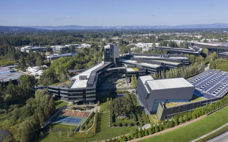 Nike rinomina i suoi World Headquarters per rendere omaggio al co-fondatore Philip H. Knight