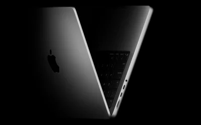 Apple presenta il nuovo MacBook Pro 14” con la potenza del chip M5, che segna un ulteriore salto avanti nell’AI per Mac