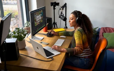 Apple presenta il nuovo MacBook Pro 14” con la potenza del chip M5, che segna un ulteriore salto avanti nell’AI per Mac