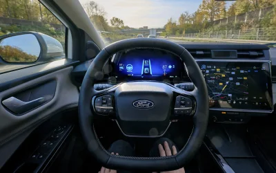Ford porta la tecnologia BlueCruise a mani libere alla portata di tutti 