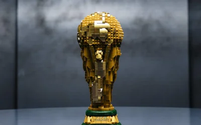 LEGO e FIFA presentano il trofeo della Coppa del Mondo in scala 1:1