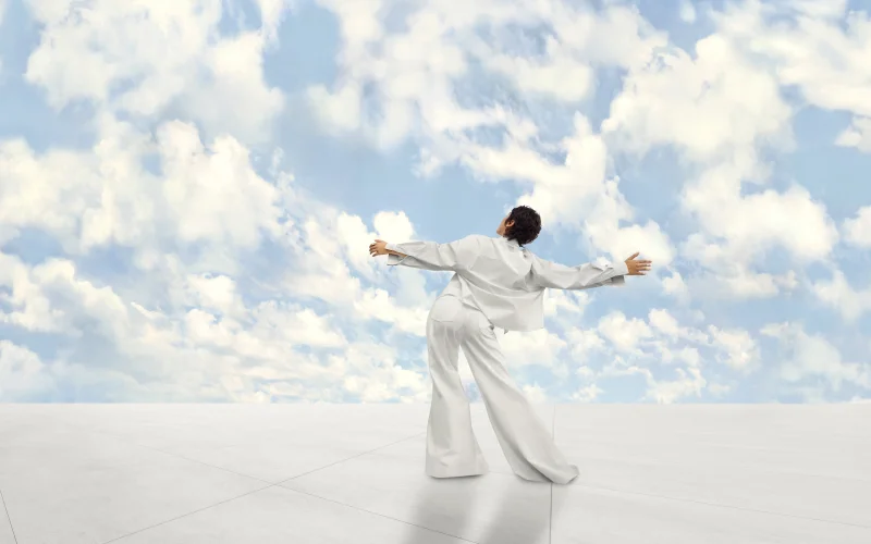 Pantone sceglie Cloud Dancer come colore dell’anno 2026