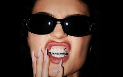 Meta ed EssilorLuxottica lanciano i Meta Glasses: i nuovi occhiali AI partono da 309 euro