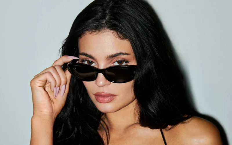 Meta ed EssilorLuxottica lanciano i Meta Glasses: i nuovi occhiali AI partono da 309 euro