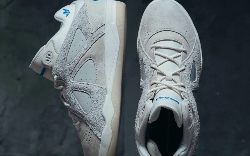 adidas e Bad Bunny presentano la BadBo 1.0 in bianco al Super Bowl LX