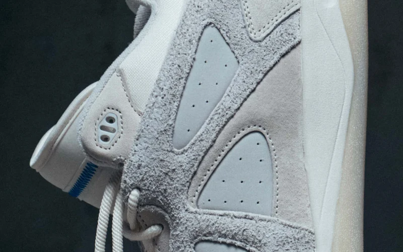 adidas e Bad Bunny presentano la BadBo 1.0 in bianco al Super Bowl LX