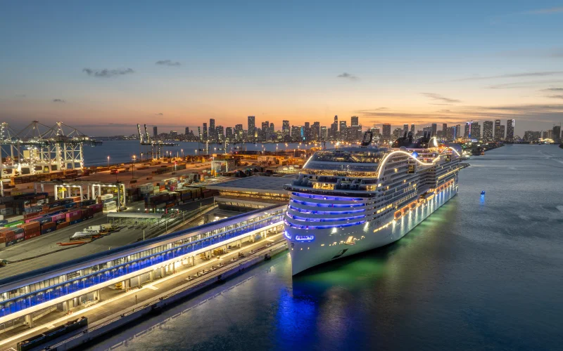 Drew Barrymore e Orlando Bloom battezzano MSC World America a Miami