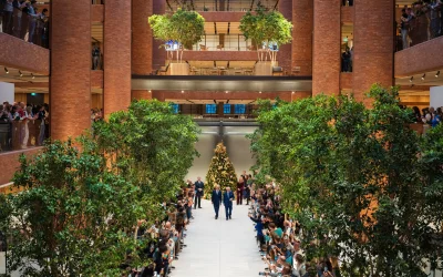 Re Carlo III visita la sede Apple nel Regno Unito