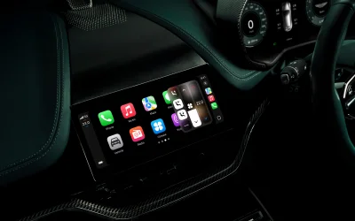 Aston Martin: prima al mondo con Apple CarPlay Ultra