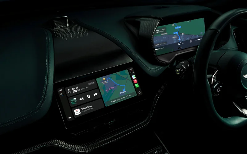 Aston Martin: prima al mondo con Apple CarPlay Ultra