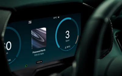 Aston Martin: prima al mondo con Apple CarPlay Ultra