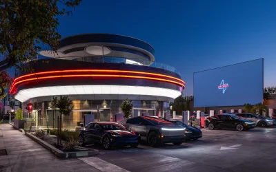 Apre a Hollywood il Tesla Diner: il futuro della ristorazione