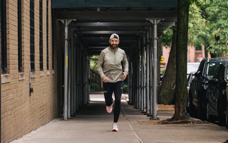 New Balance svela la collezione ufficiale per la maratona di New York 2025