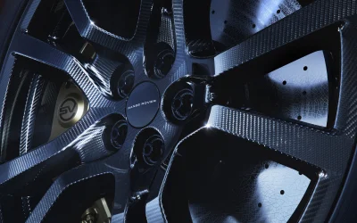 La nuova Range Rover Sport SV Carbon completa la gamma dell’ammiraglia del lusso dinamico