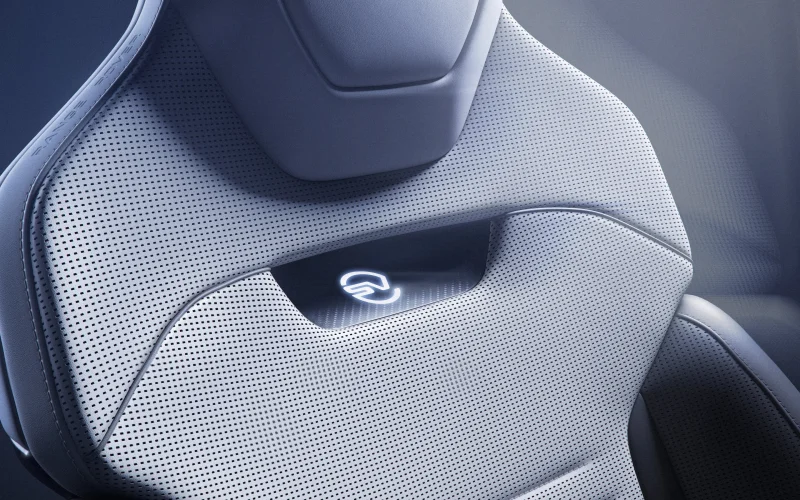 La nuova Range Rover Sport SV Carbon completa la gamma dell’ammiraglia del lusso dinamico