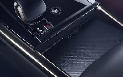 La nuova Range Rover Sport SV Carbon completa la gamma dell’ammiraglia del lusso dinamico