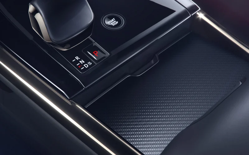 La nuova Range Rover Sport SV Carbon completa la gamma dell’ammiraglia del lusso dinamico