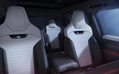 La nuova Range Rover Sport SV Carbon completa la gamma dell’ammiraglia del lusso dinamico