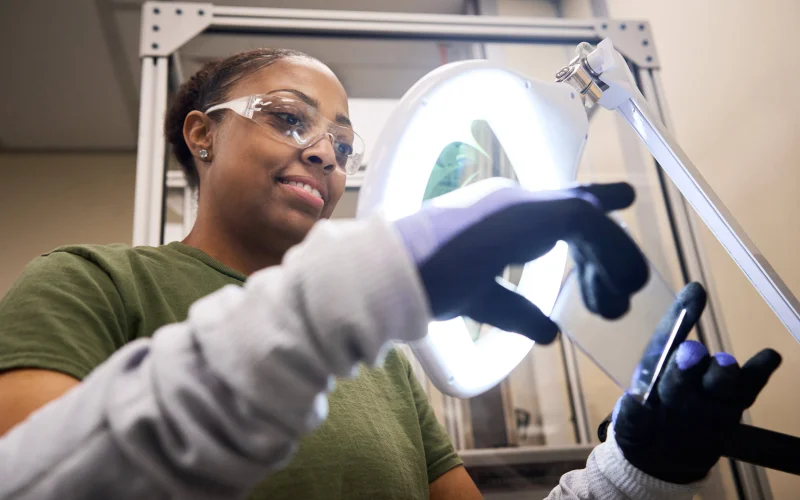 Apple e Corning si alleano per produrre il 100% dei vetri protettivi di iPhone e Apple Watch in Kentucky