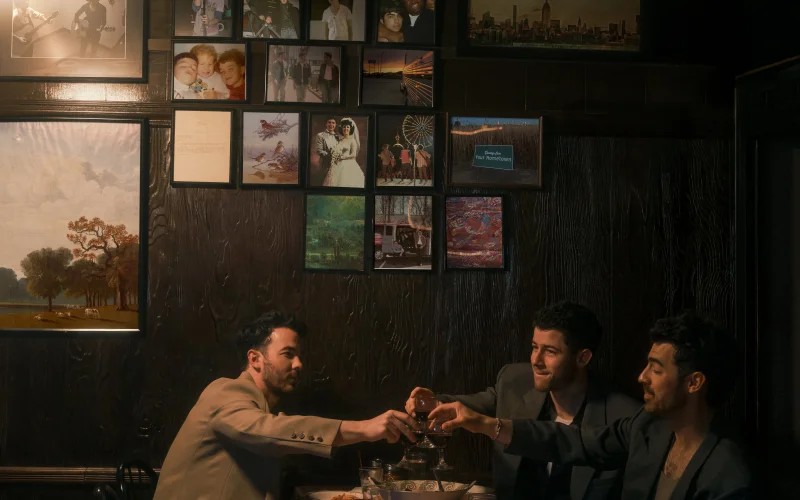 I Jonas Brothers pubblicano il nuovo album “Greetings From Your Hometown”